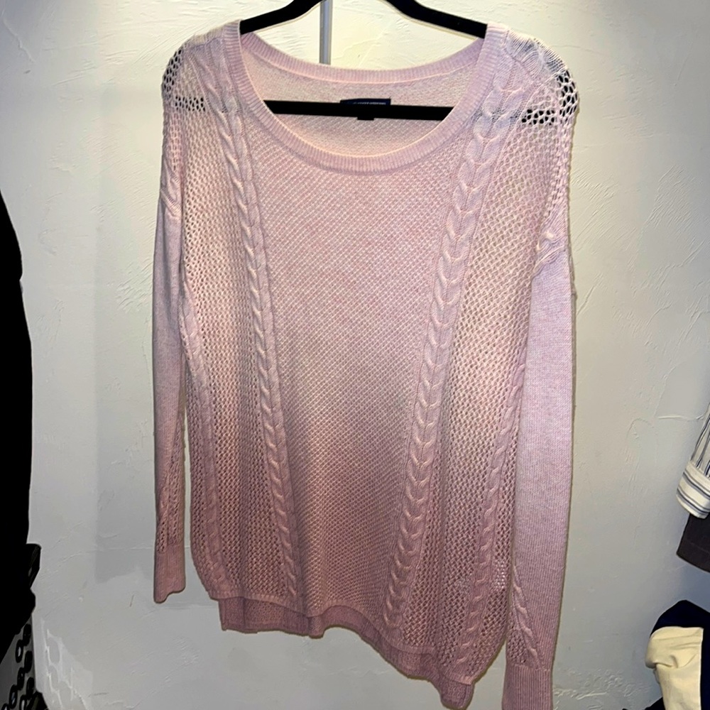 American Eagle Sweater size small 💗🌷